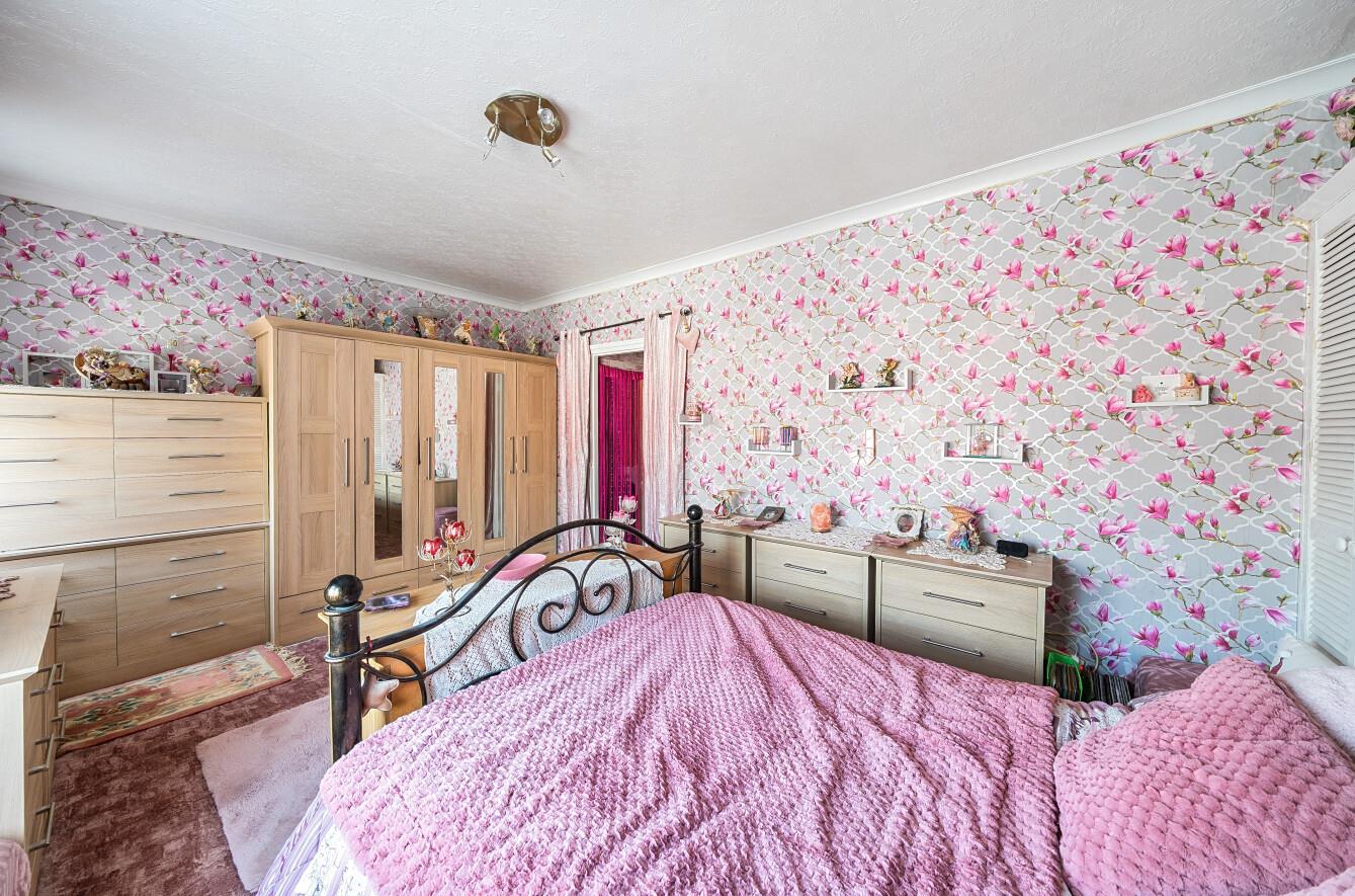 Vera Road, Clydach, Swansea, SA6 5QE